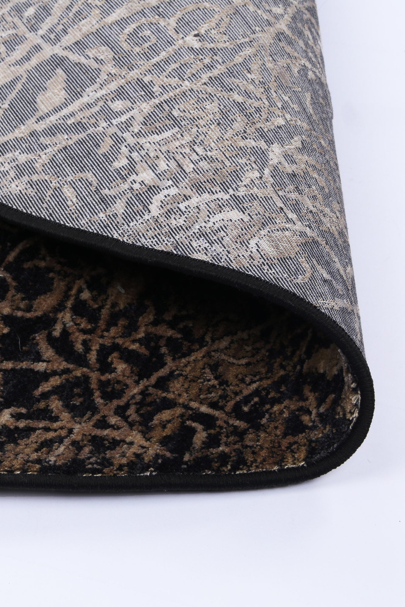 Brooklyn Intricate Floral In Gold Round Rug