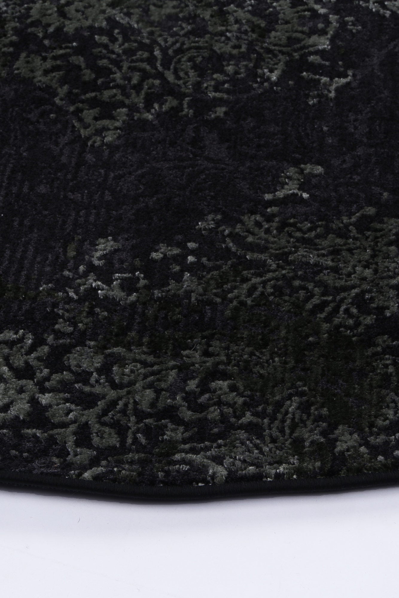 Brooklyn Distressed Medallion Emerald In Green Round Rug