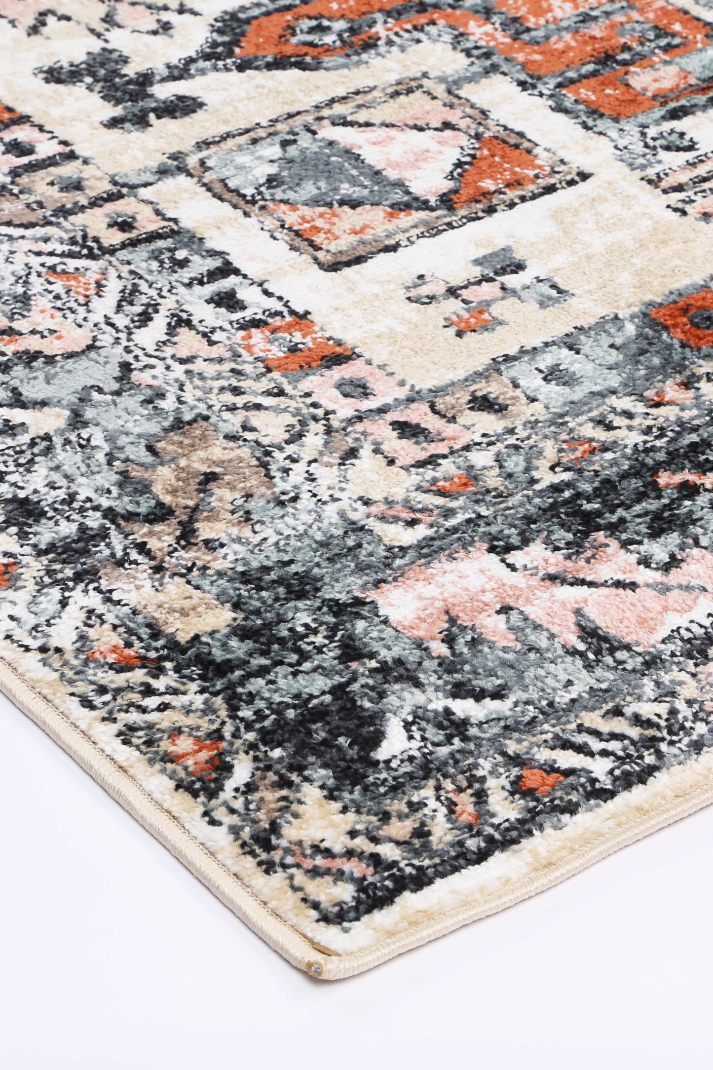 Estate Traditional Rug In Beige & Black
