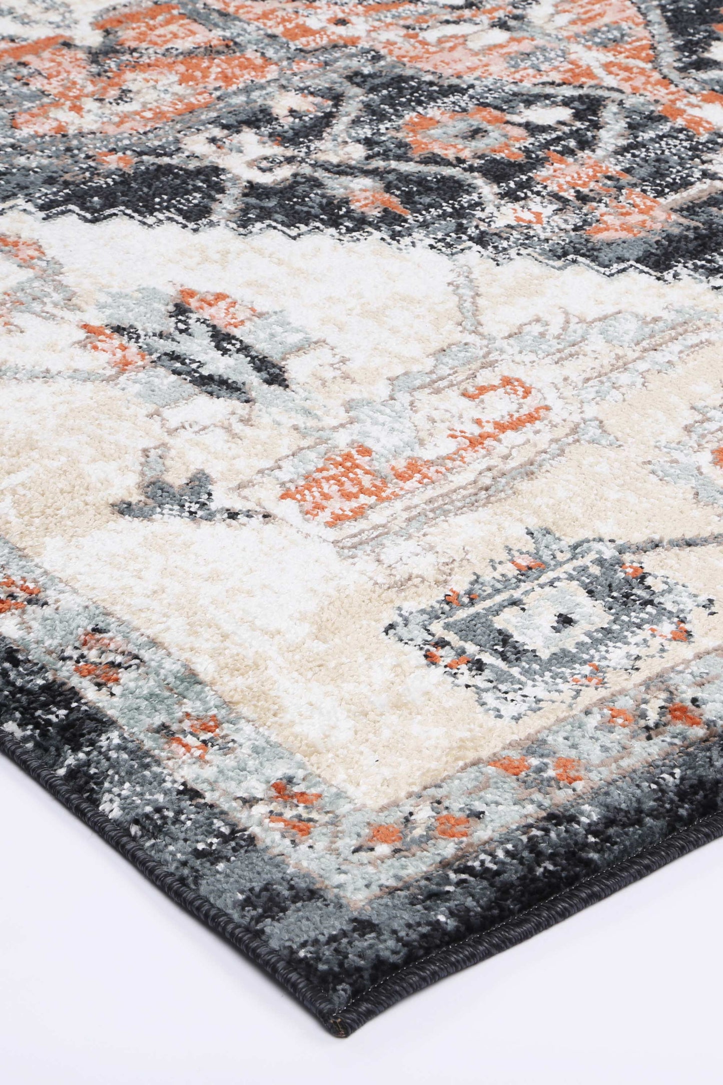 Estate Traditional Rug In Cream & Black
