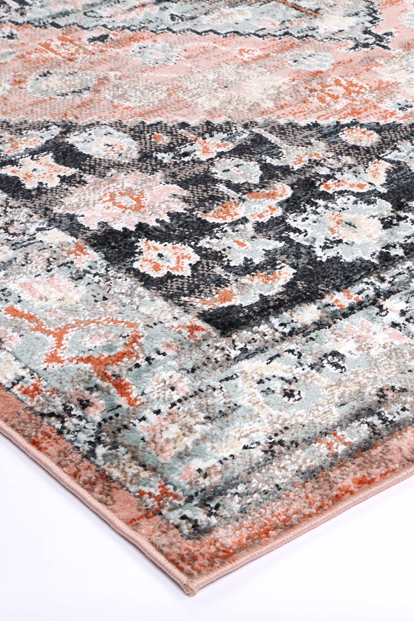 Estate Traditional Rug In Black & Beige