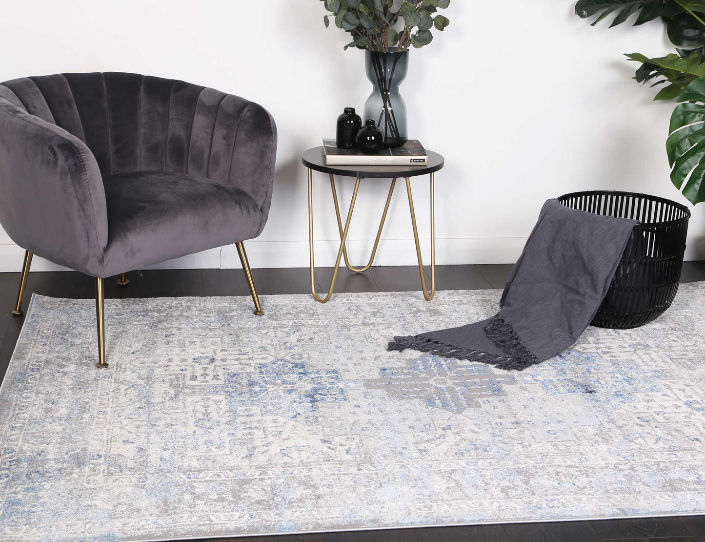 Artistry Anita Transitional In Blue Rug