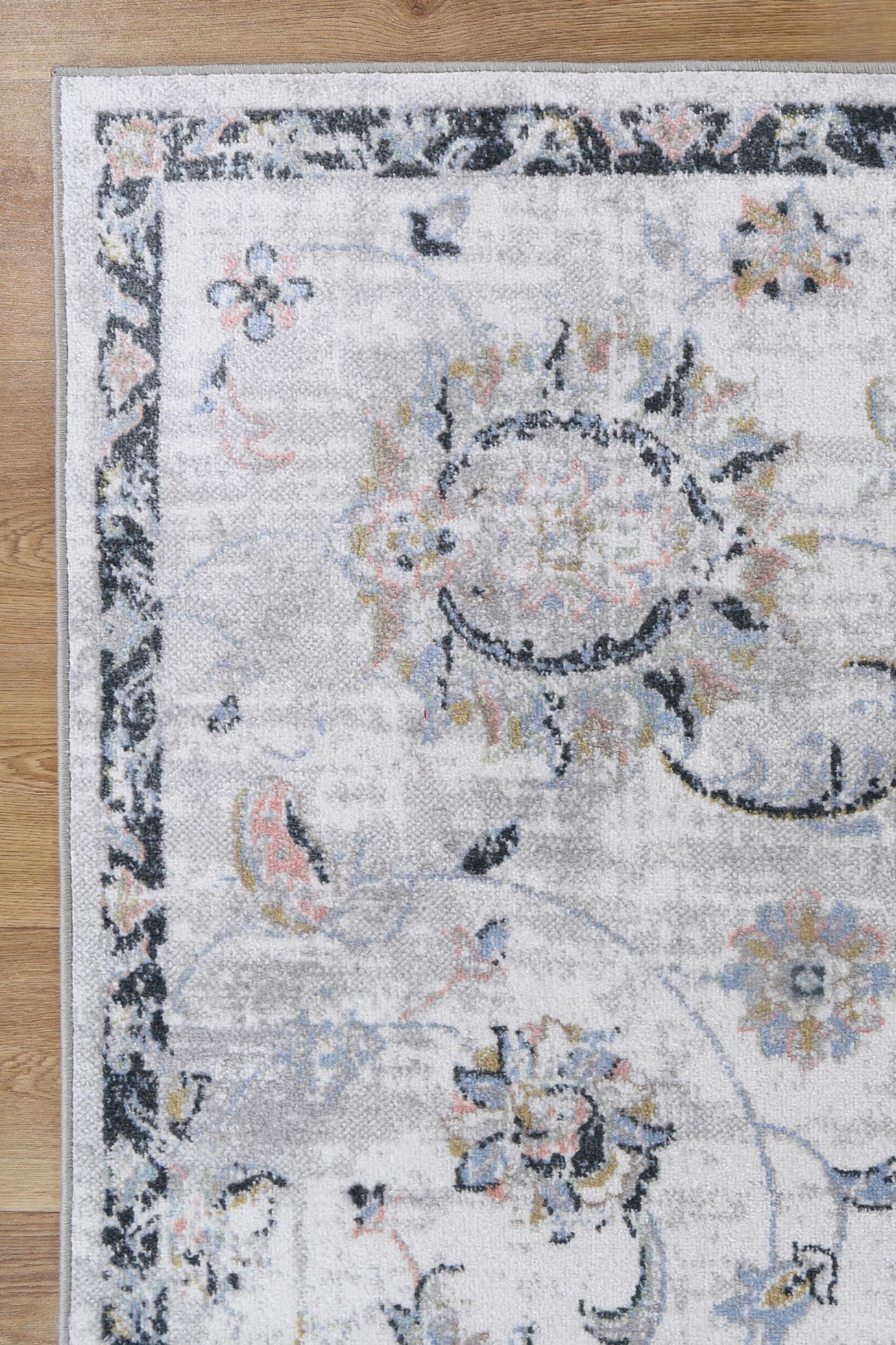 Limani Traditional Rug In Grey & Multi
