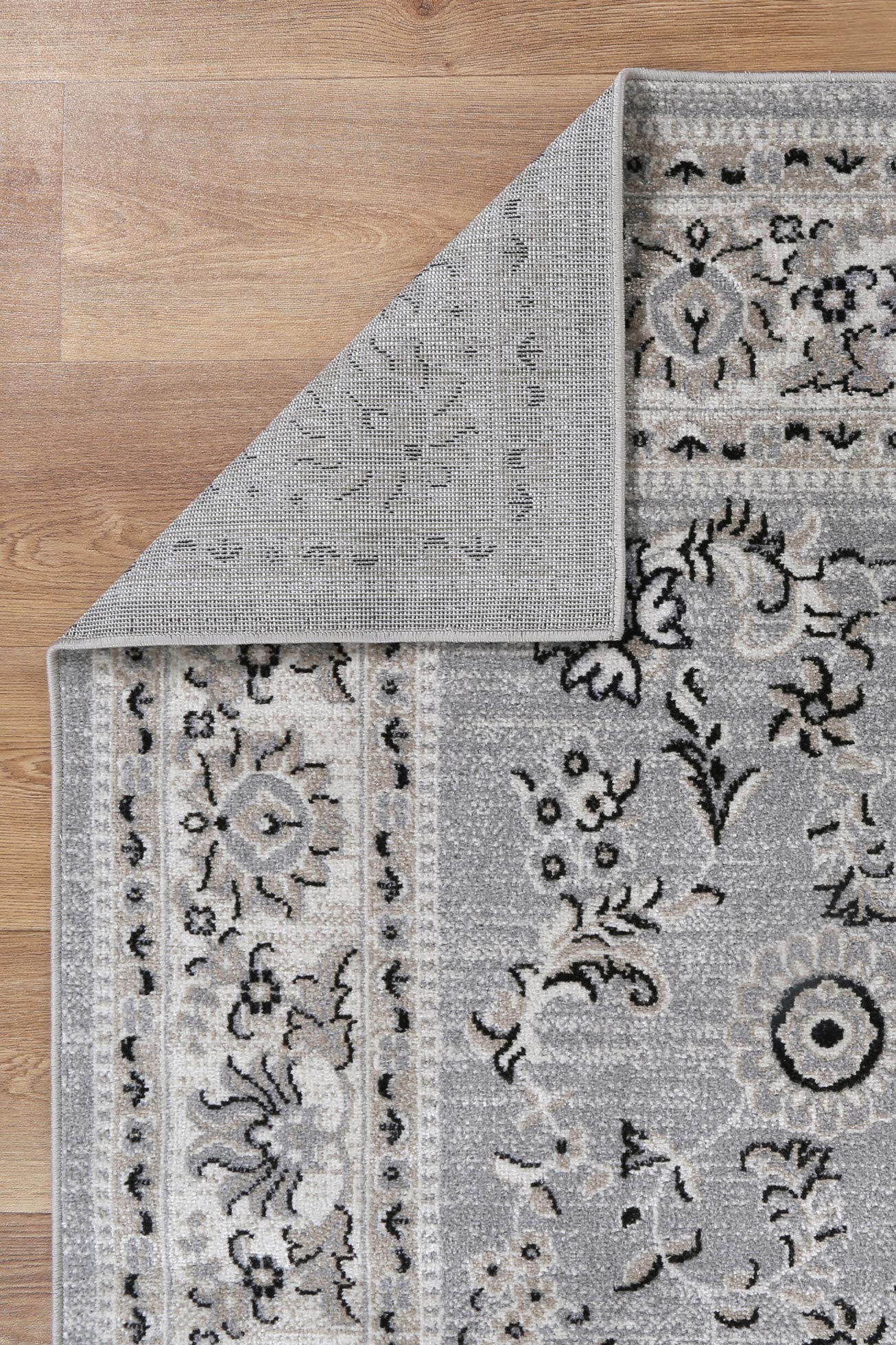 Limani Traditional Rug In Grey