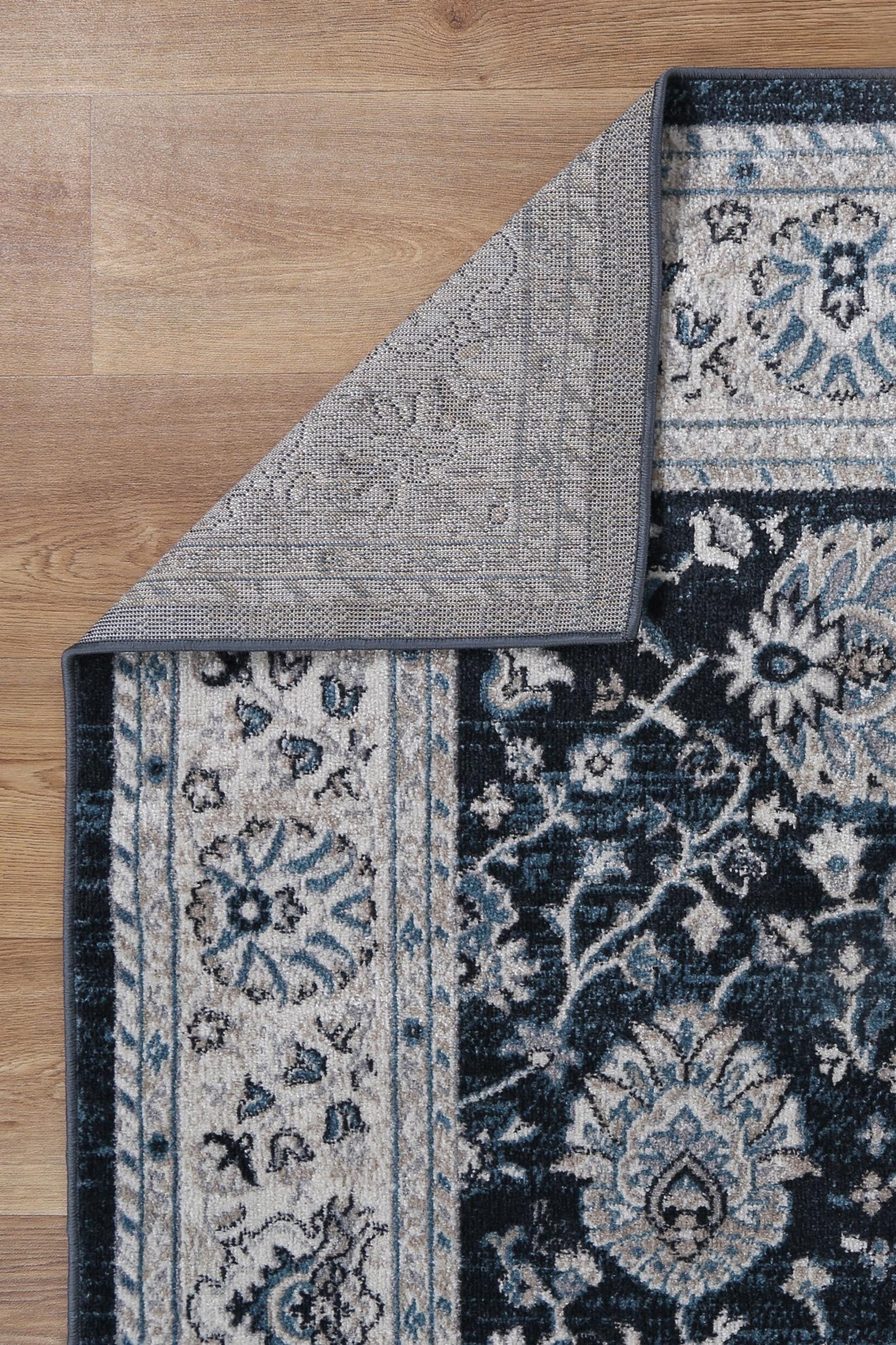 Limani Traditional Rug In Navy