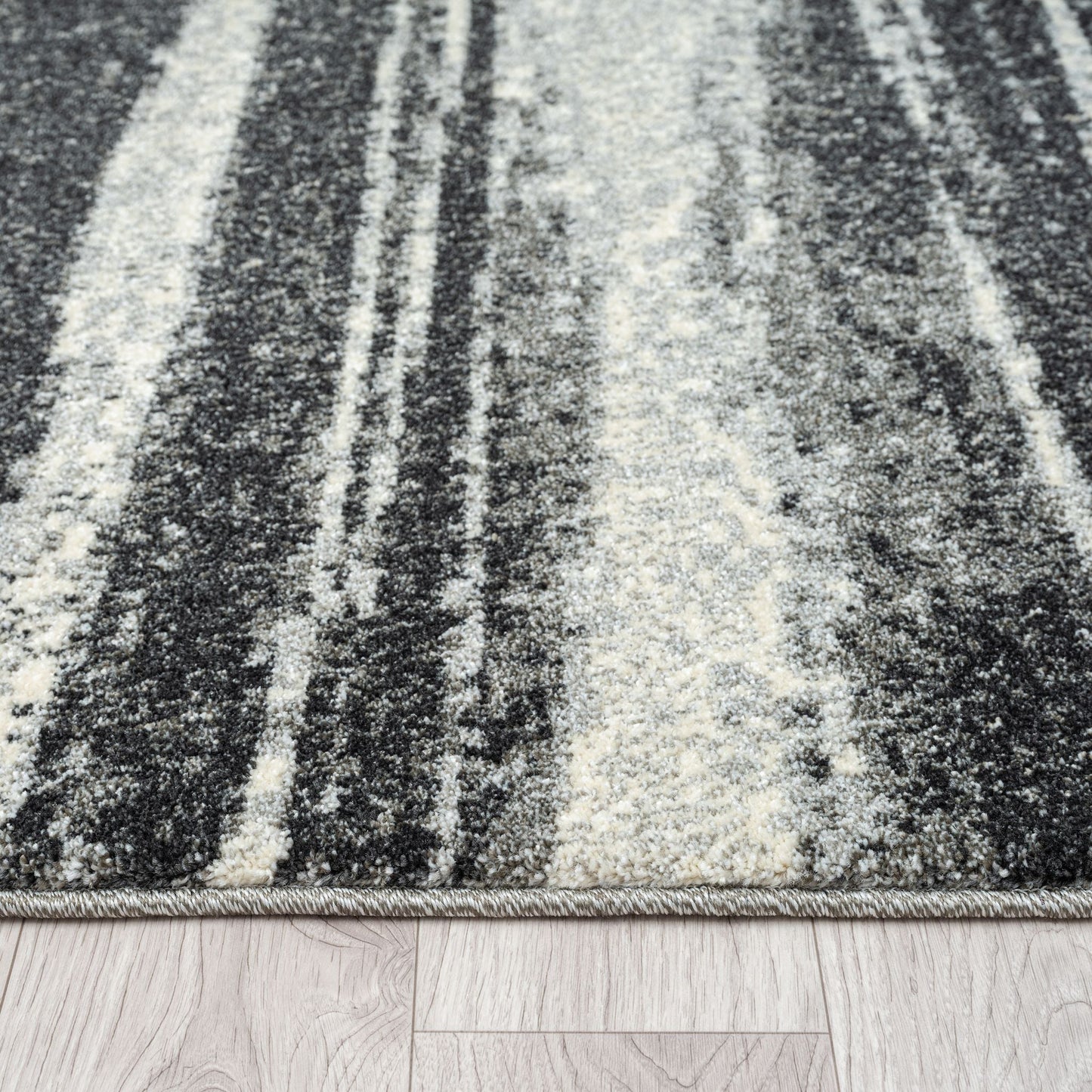 Astor 481 In Charcoal In Black Rug