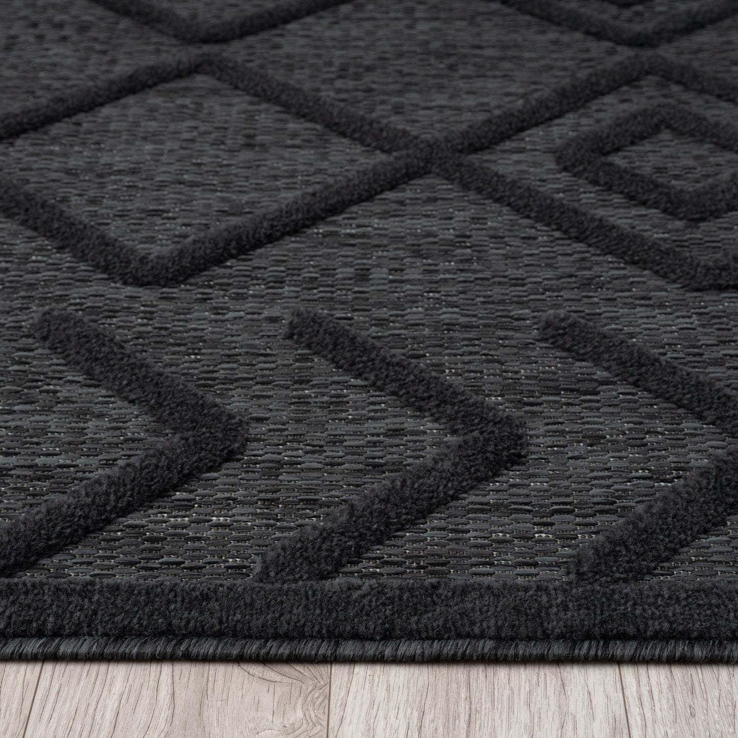 Calm 416 Charcoal In Black Rug