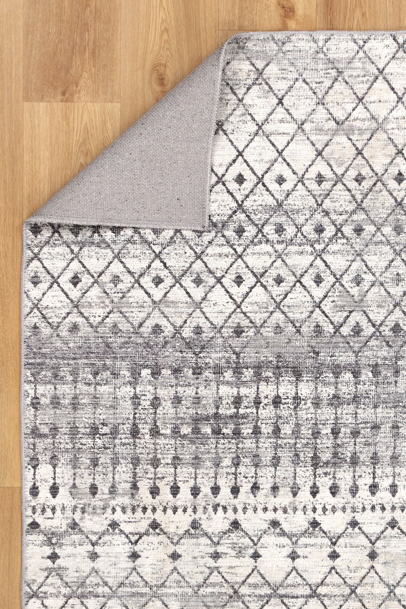 Andre Geometric Grey Machine Washable Rug