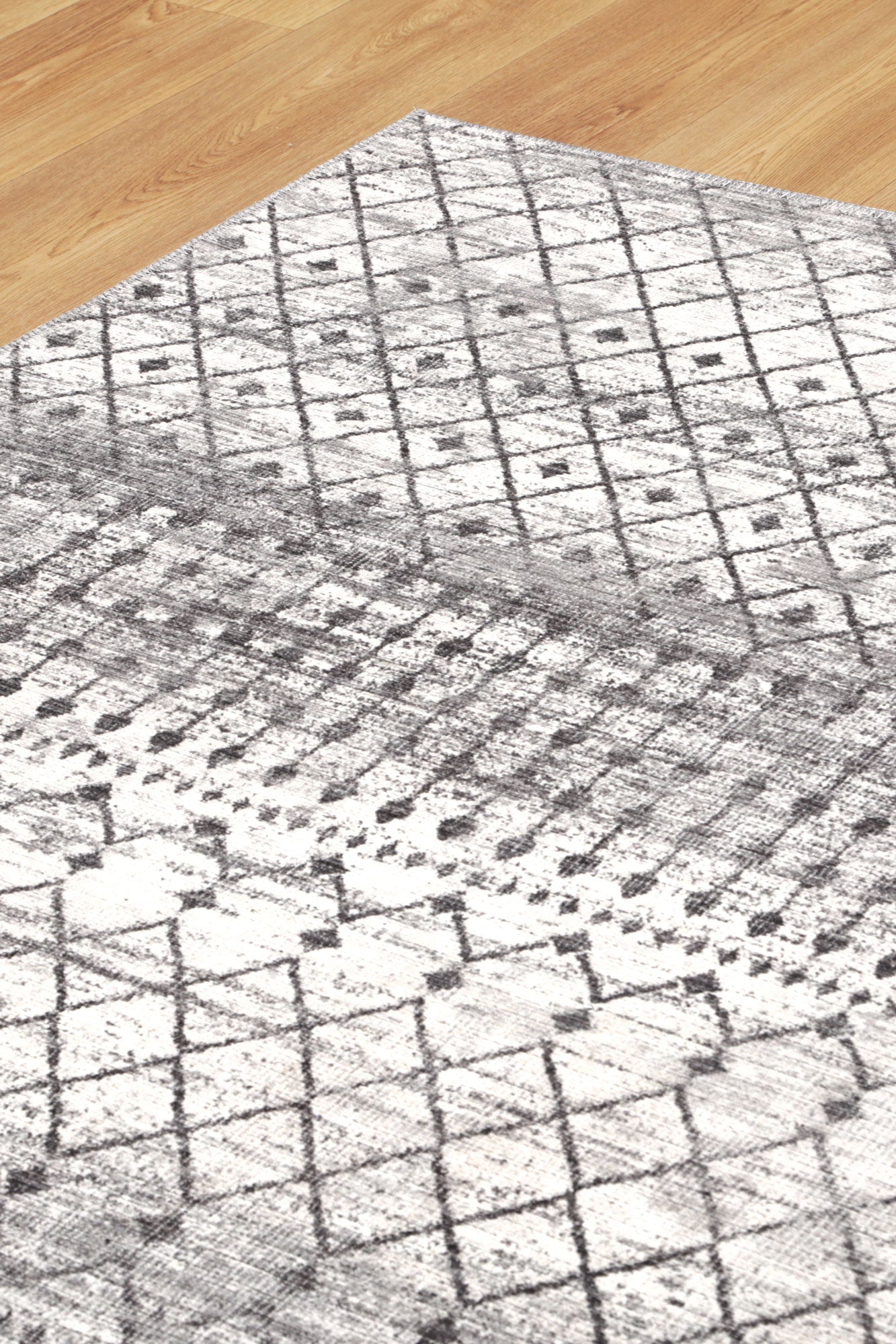 Andre Geometric Grey Machine Washable Rug