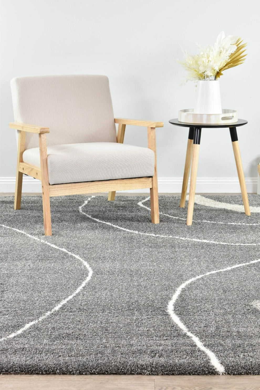 Lila Sumptuous Shaggy Pile Graphical Design 690 In Ripple Grey Rug ...