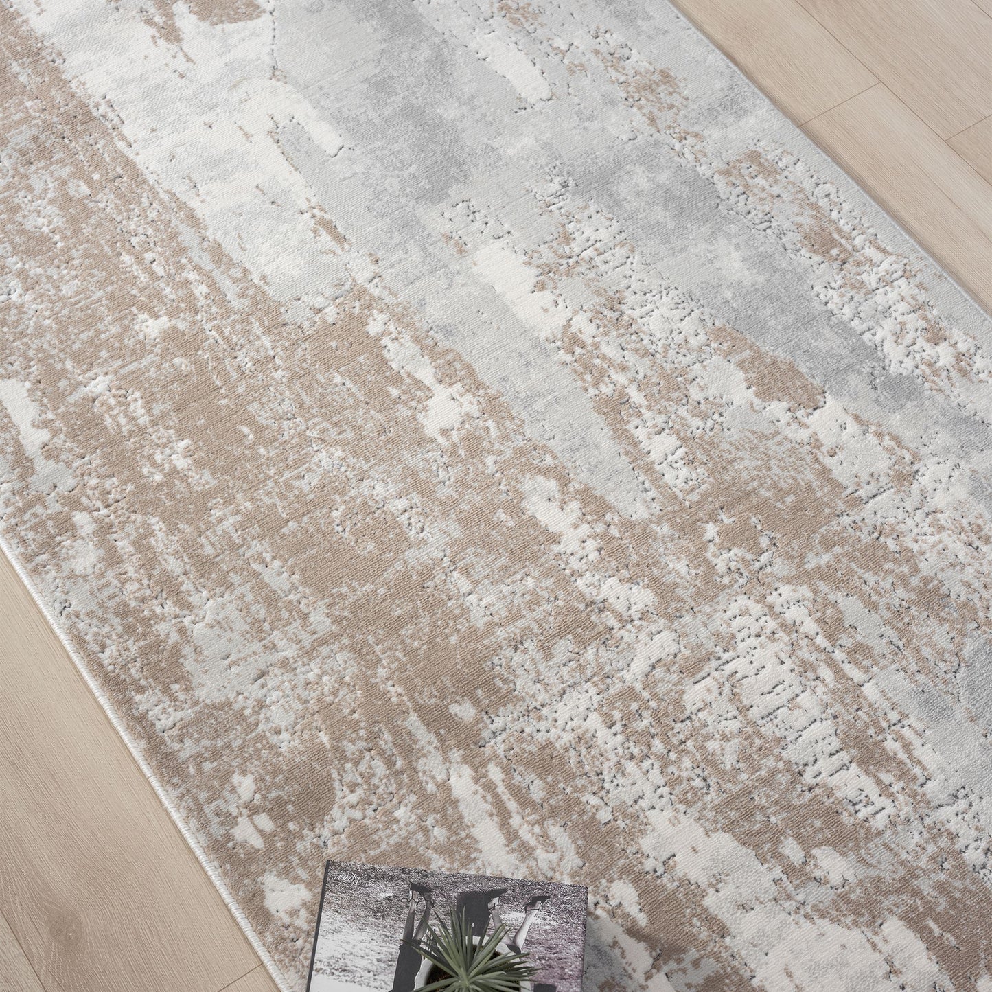 Lavish Slate in Cream : Runner Rug