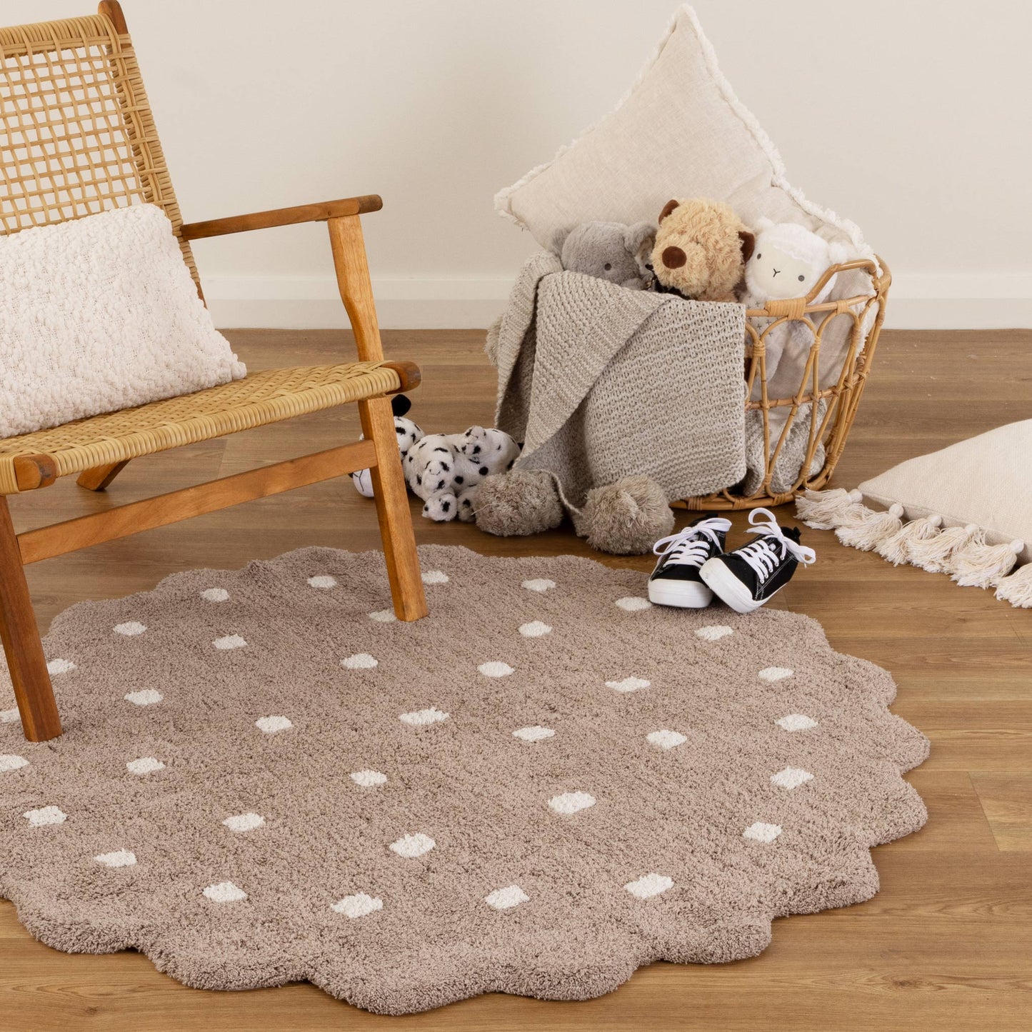 Mellow Scalloped Kids Mushroom in Beige : Round Rug