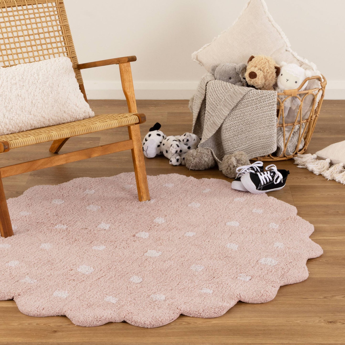 Mellow Scalloped Kids in Pink : Round Rug