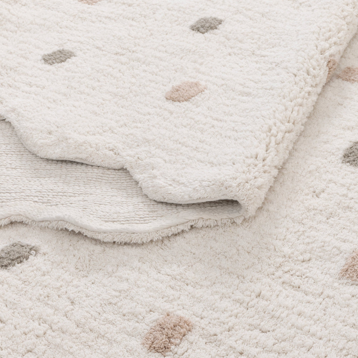 Mellow Rectangle Scalloped Kids Rug in White & Multi colour