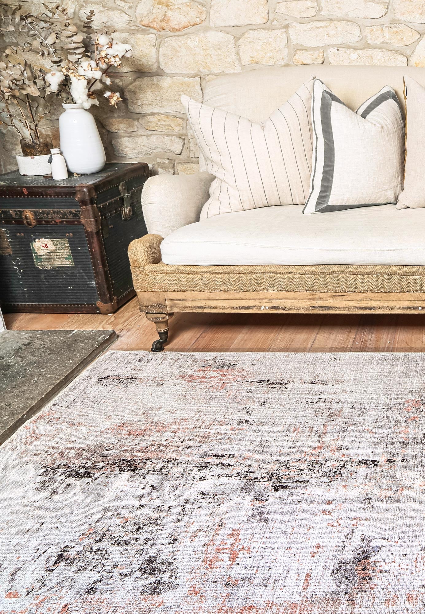 Vintage Crown collection rug with liquid-repellent NanoWipe technology for easy cleaning and durability. Machine washable for convenient care and maintenance.