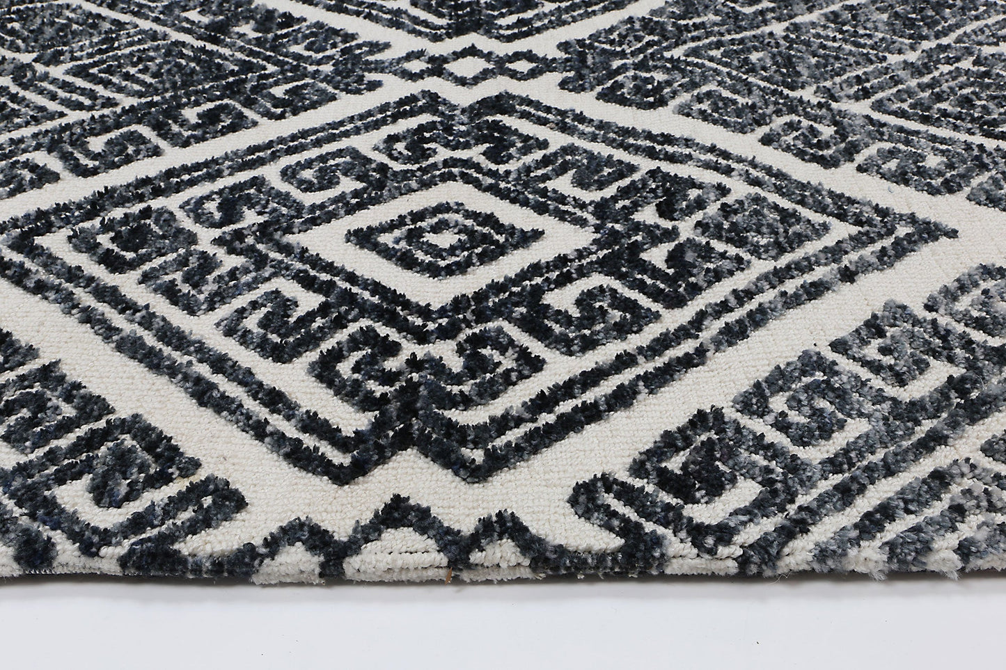 Alayah Diamond in Anthracite Rug