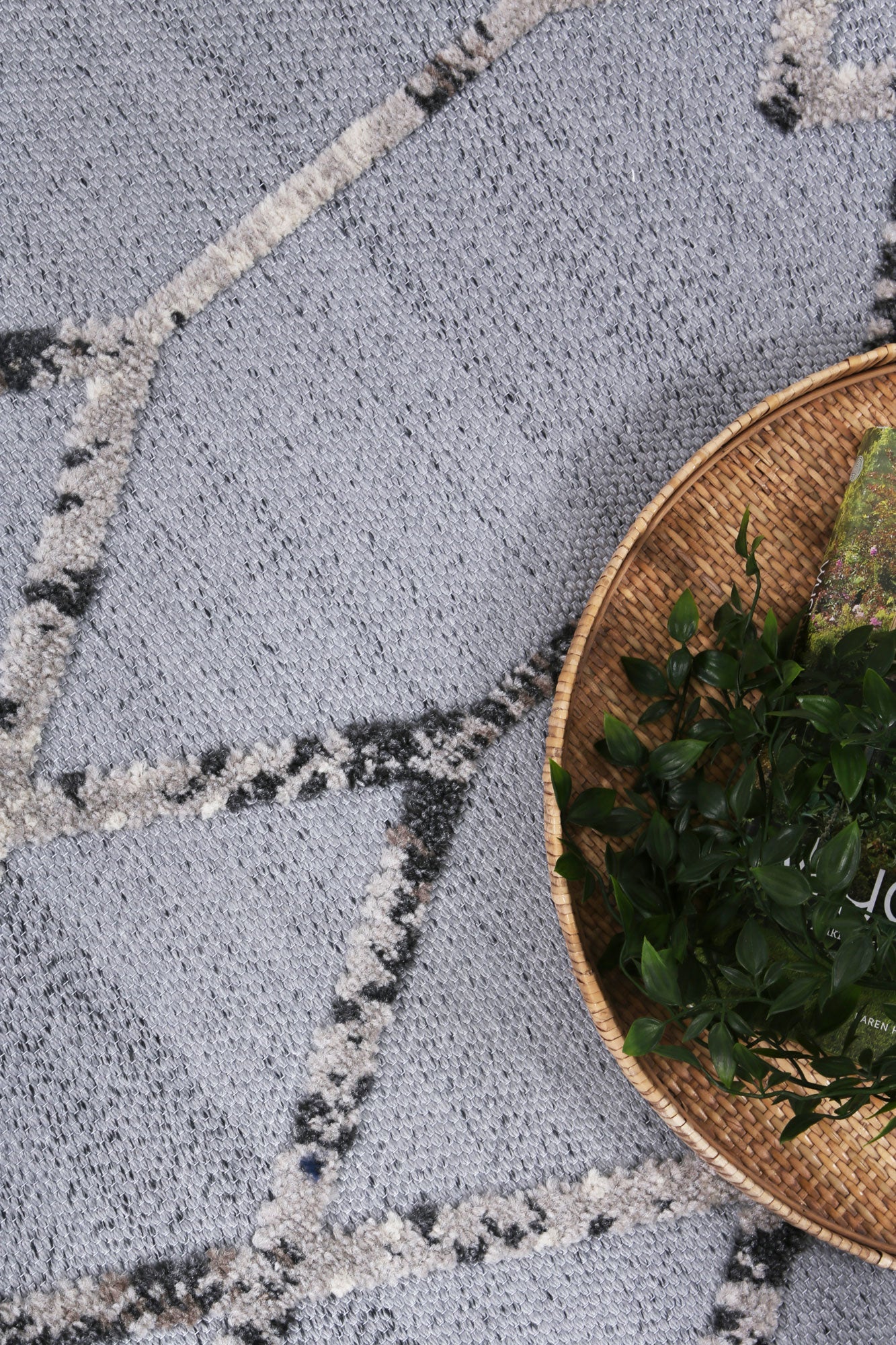 Nefeli Diamond Anthrasite Rug