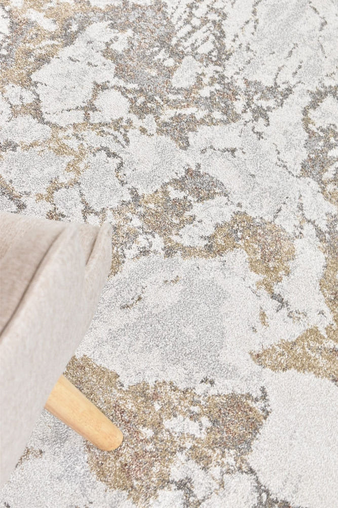 Chester 82 in Gold Rug