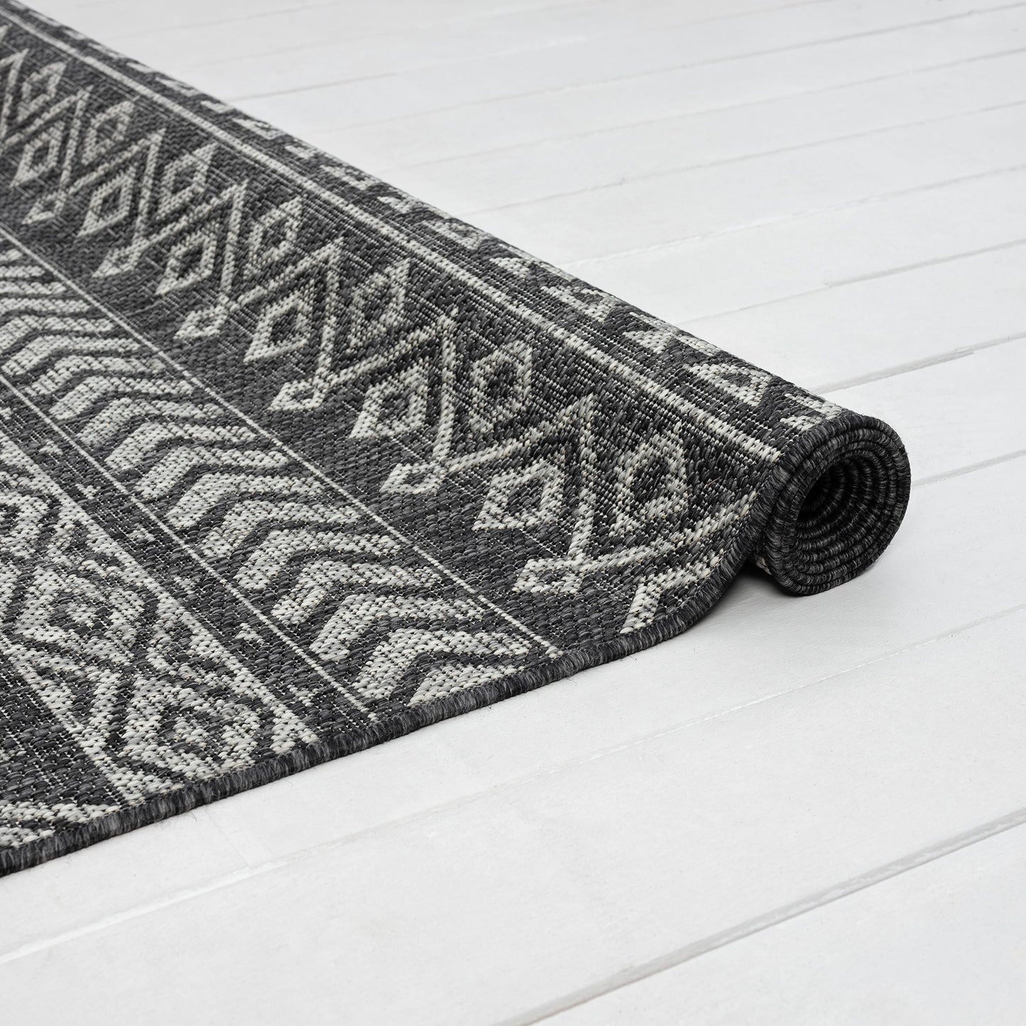 Alfresco 421 In Dark Grey : Runner Rug