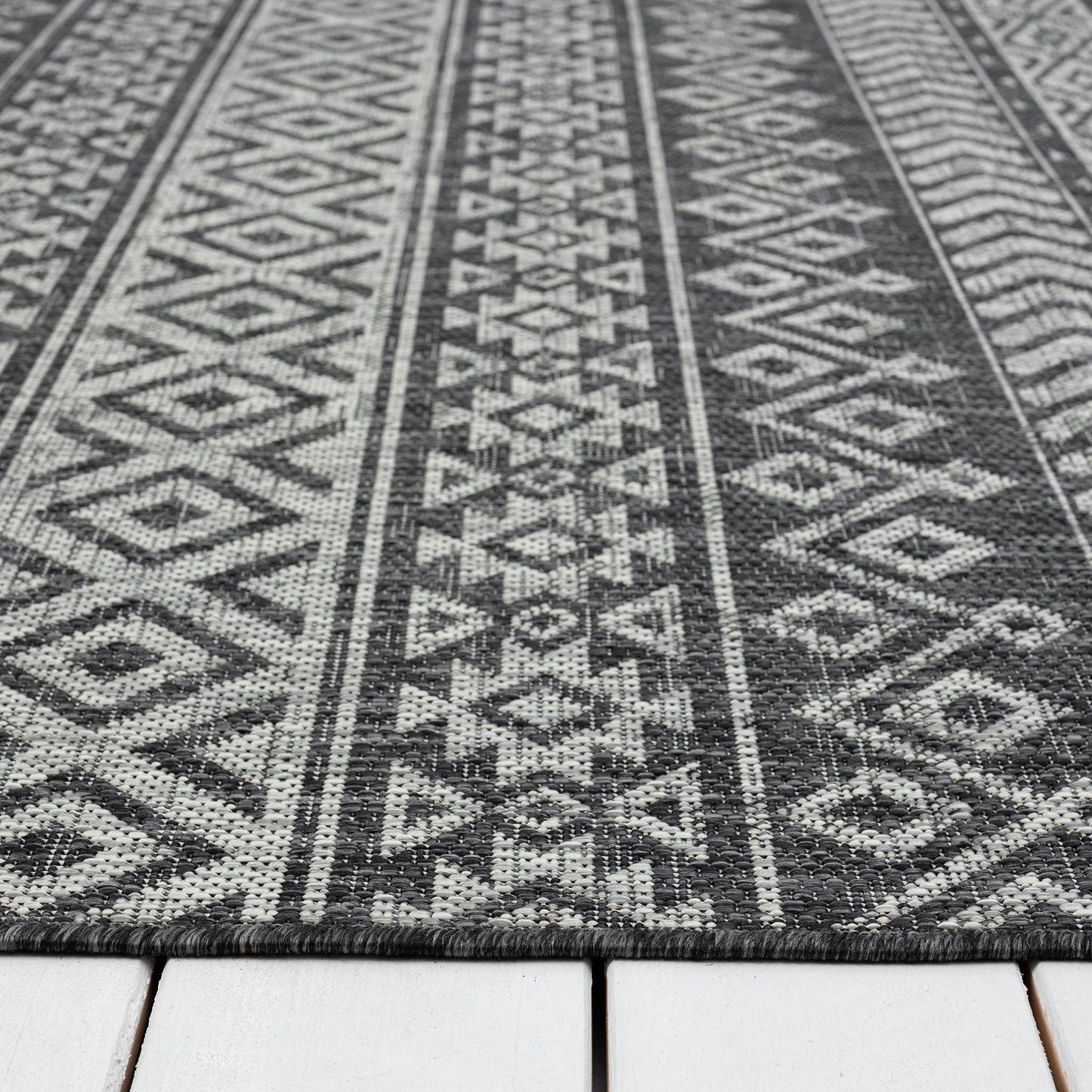 Alfresco 421 In Dark Grey : Runner Rug