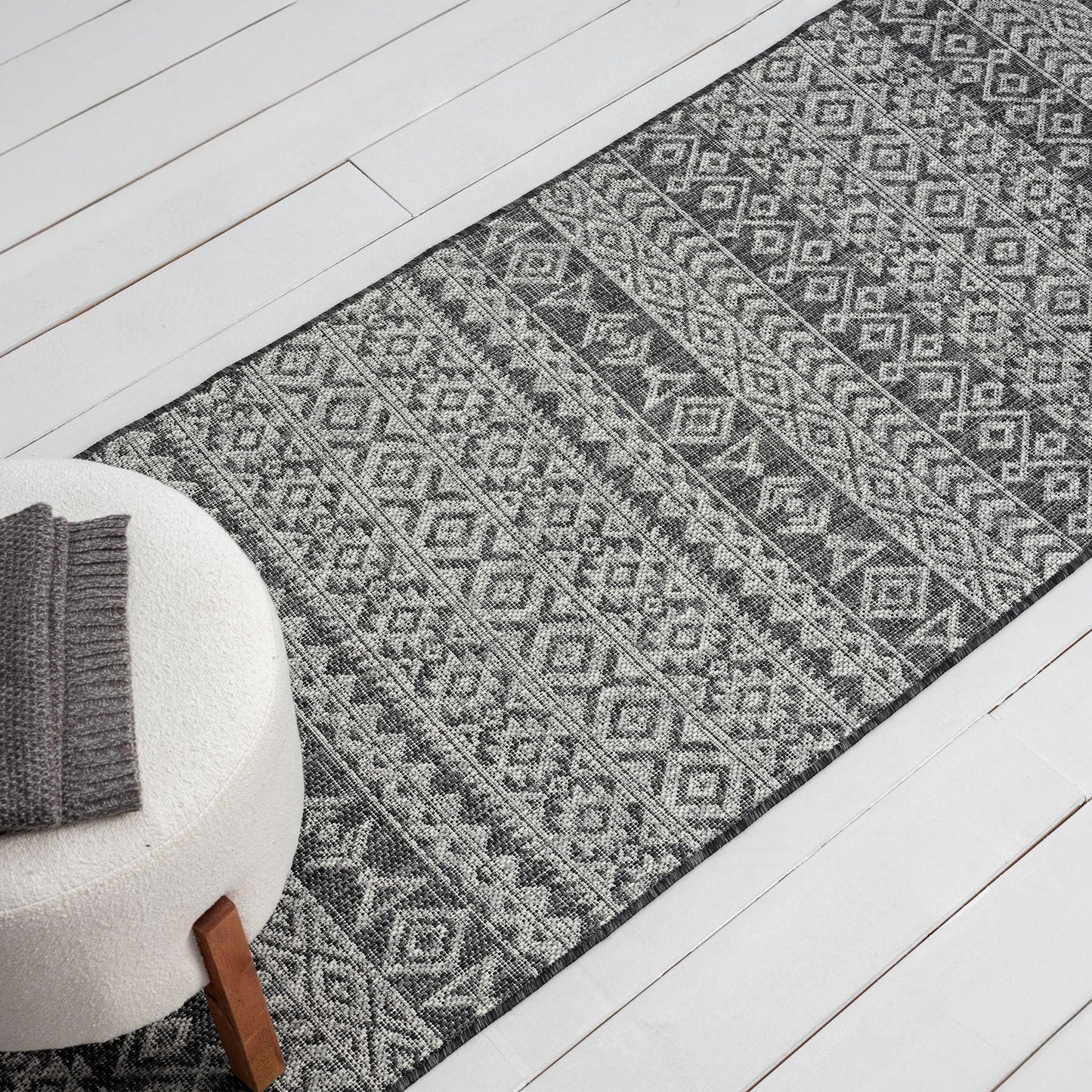 Alfresco 421 In Dark Grey : Runner Rug